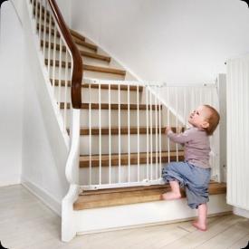 Безопасность: как закрыть лестницу от ребенка