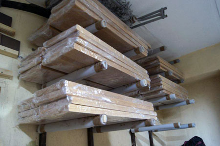 упаковка деталей деревянной лестницы