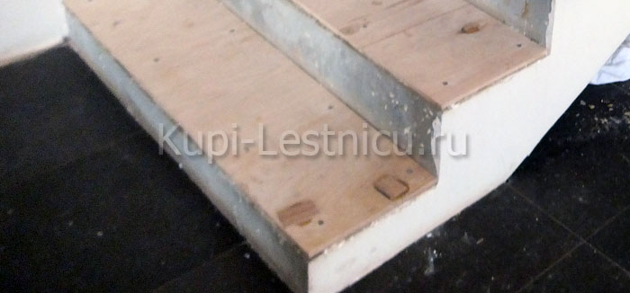 монтаж фанеры на бетонные ступени