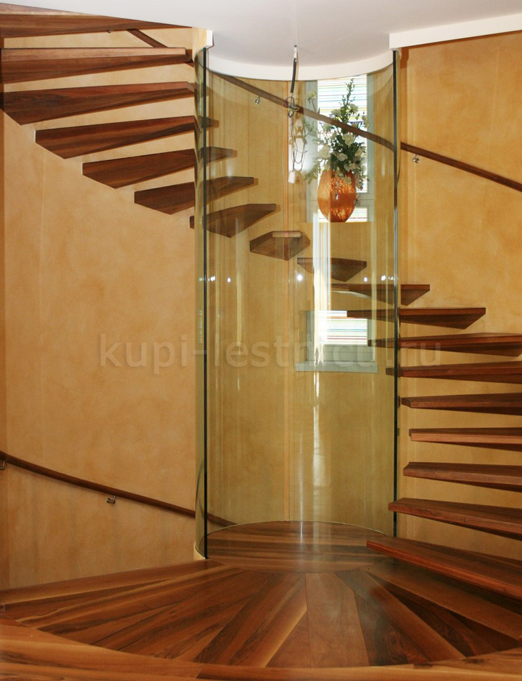 деревянная винтовая лестница на консолях в стиле модерн