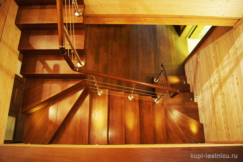 Фото лестницы трех маршевая на 180&#8304; с 6  забежными ступенями