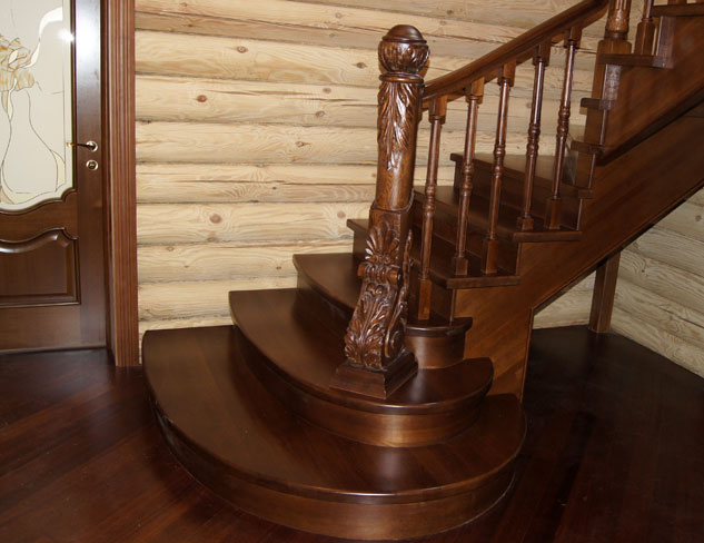 Винтовая лестница «Эссен» с перилами лофт
